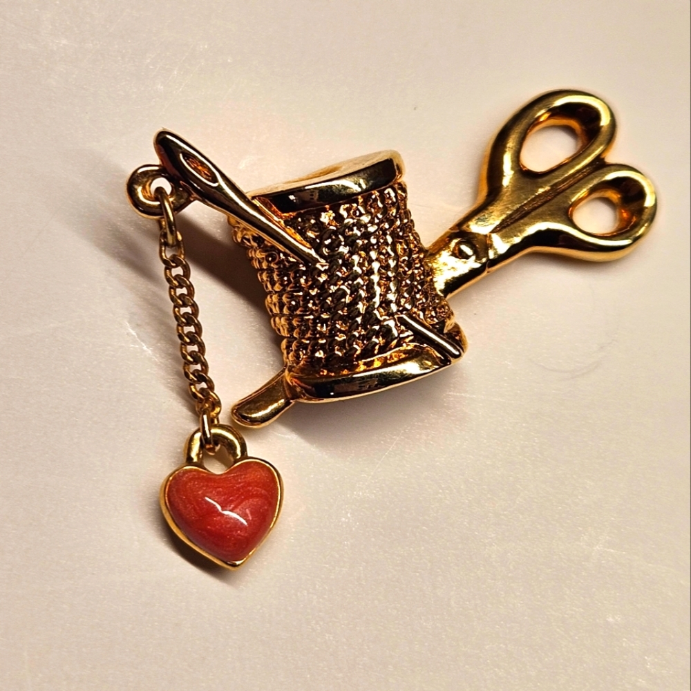 Avon vintage sewing pin